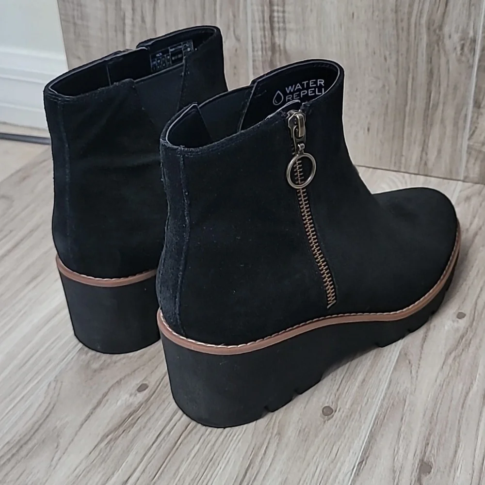 Vionic - Hazel Black Suede Wedge Boot